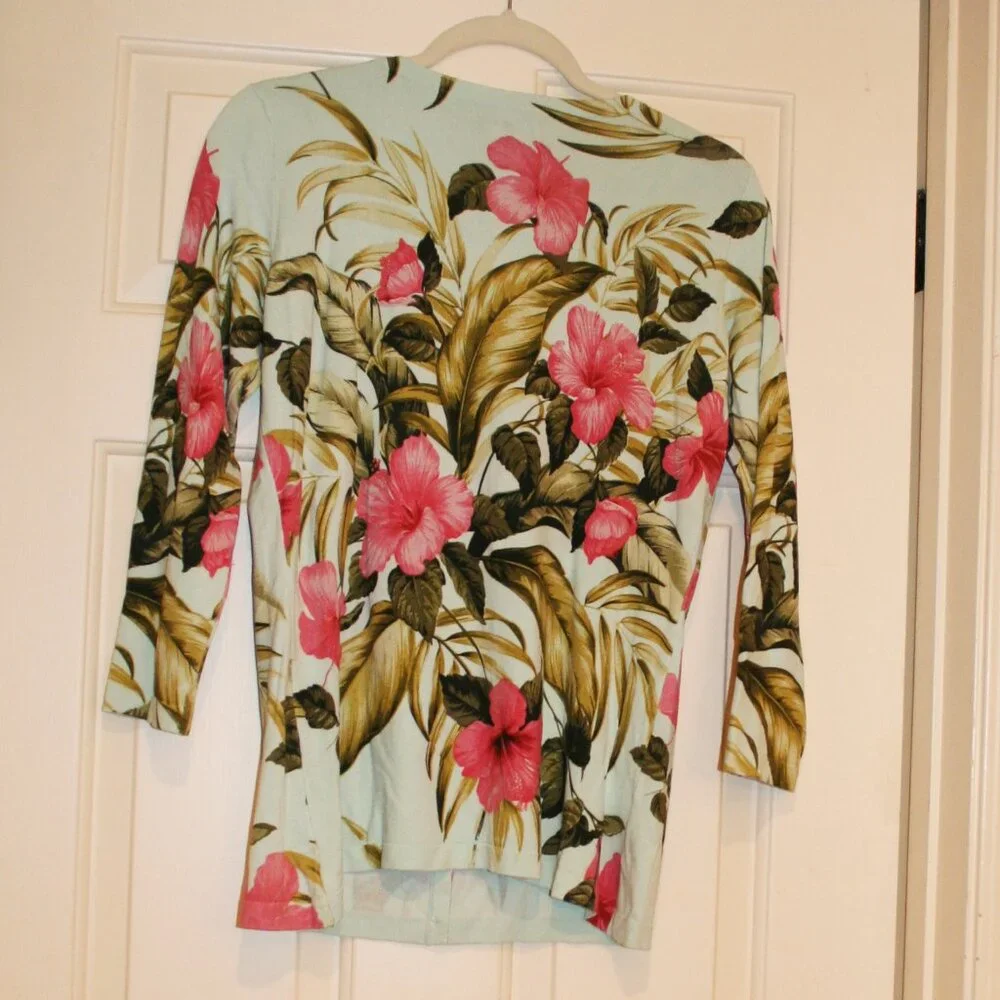 TOMMY BAHAMA Silk Cardigan sweater Pink Hibiscus on Blue background, 3/4 sleeves - Picture 2 of 4